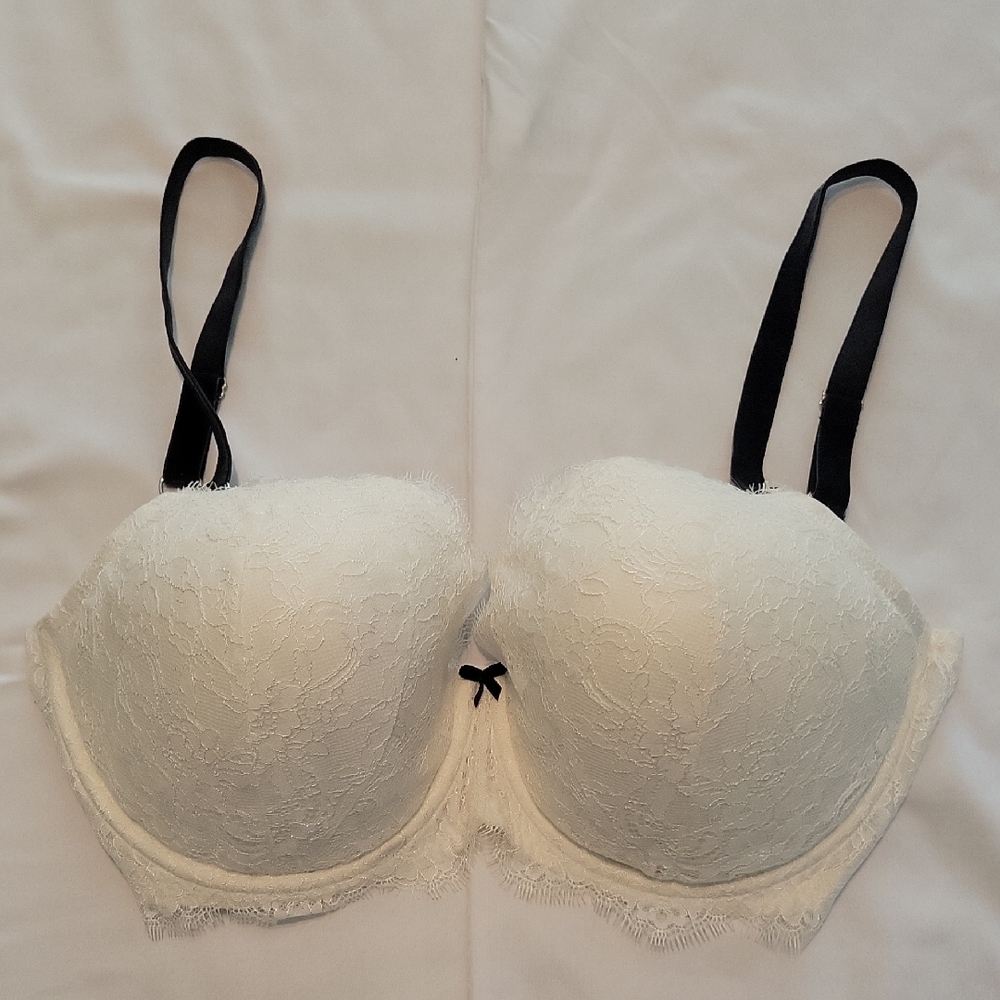 Victoria's Secret Lace Underwire Bra - Cream and Black